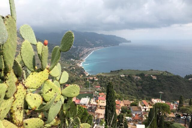 Panorama della costa di Taormina in Sicilia